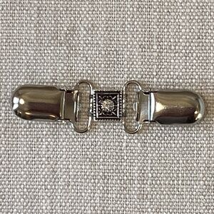 Crystal Flower Sweater Clip, Stylish Vintage Look, Cardigan Collar Clip